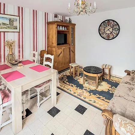 2 Bedroom Lovely Home In Peronne * Péronne