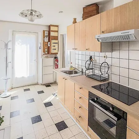 Amazing In With Kitchen بيت للعطل بيرون