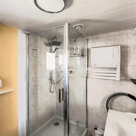 Amazing In With Kitchen بيت للعطل بيرون